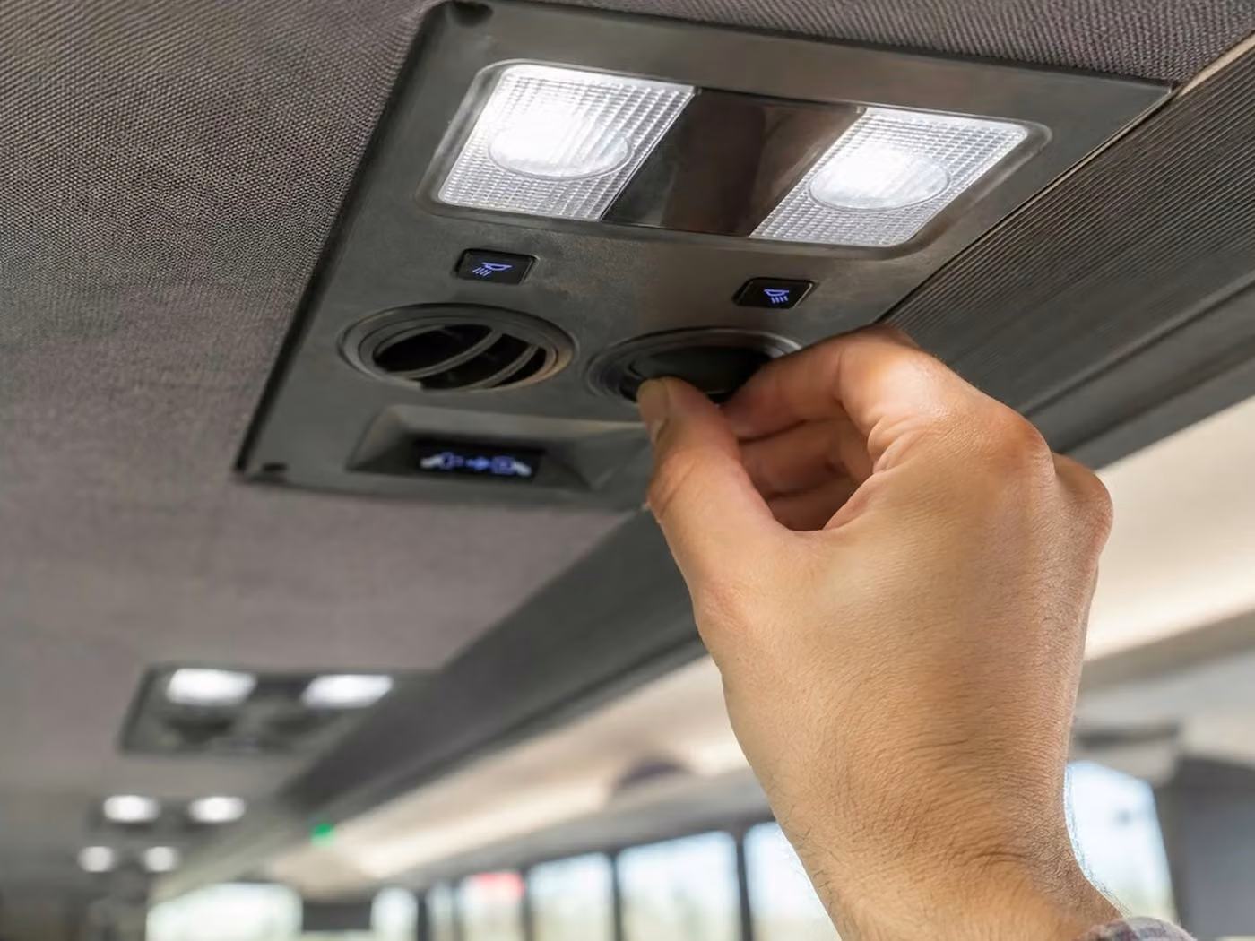 wildomar 15 passenger minibus air conditioning