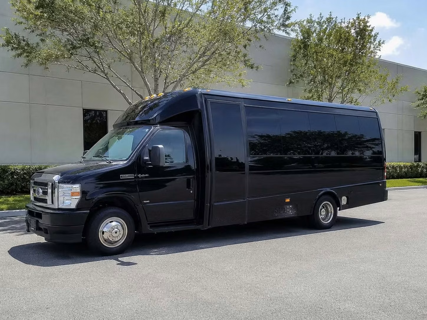 wildomar 18 passenger minibus rental