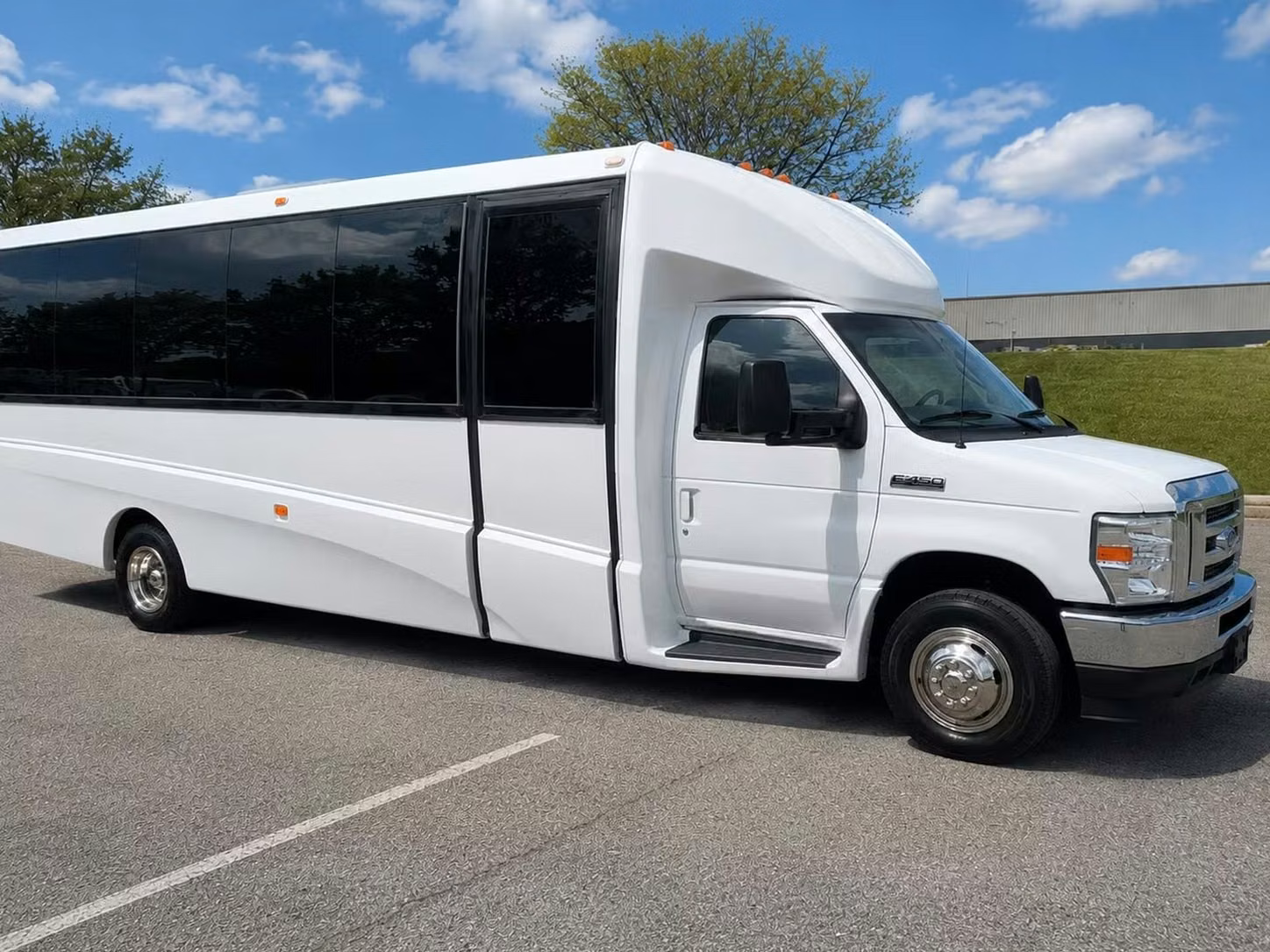 wildomar 20 passenger minibus rental