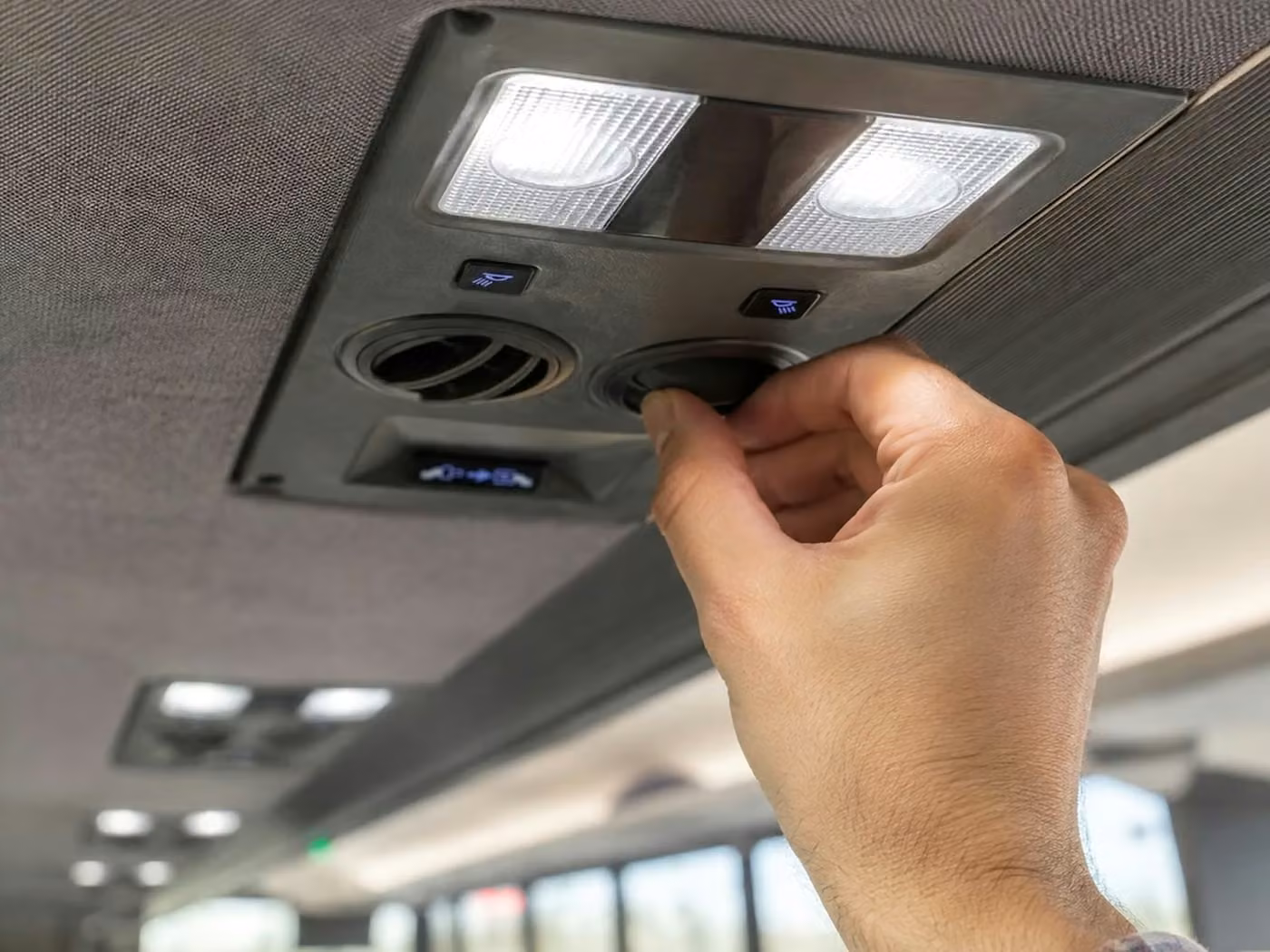 wildomar 28 passenger minibus air conditioning