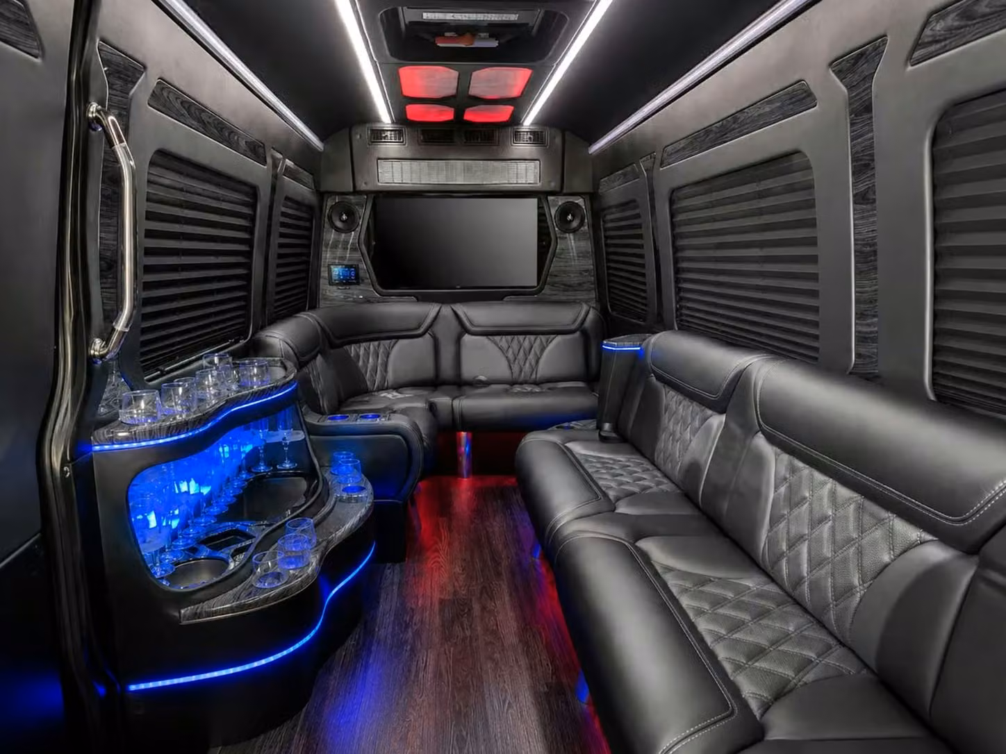 wildomar 56 passenger long distance charter buses with onboard restrooms